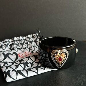 Brighton Hinged Wide Sweetheart Bracelet Glossy Black Acrylic w 2 Tone Heart